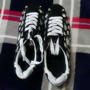 Womens size 8 1/2 Skull shoes